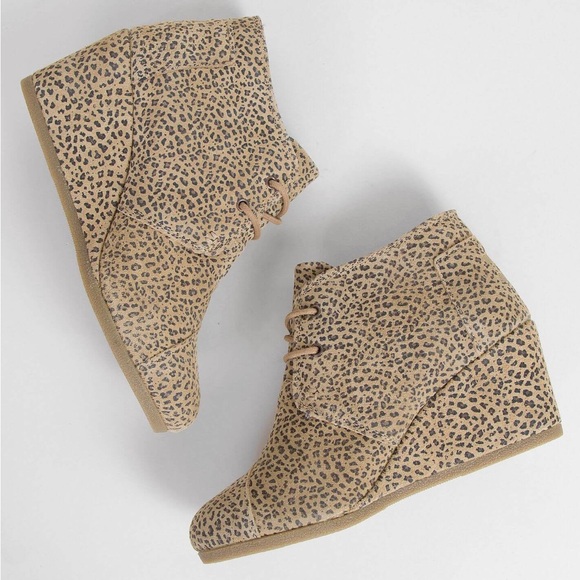 Toms Kala Desert Cheetah Leopard Animal Print Lace Up Wedge Ankle Bootie Boots 6 - Picture 2 of 10